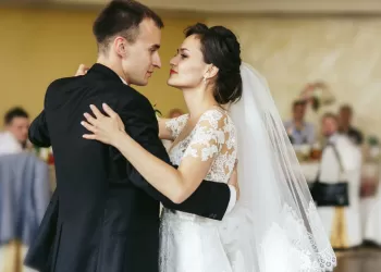 Düğün Salonu İçin Dans Müziği Önerileri-Hangi Parçaları Tercih Etmelisiniz?