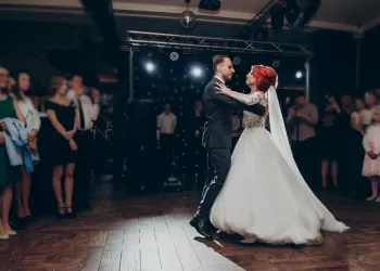 Vals Düğün Dansı - Düğününüzde Zarafetin Dansı Vals Yapın!